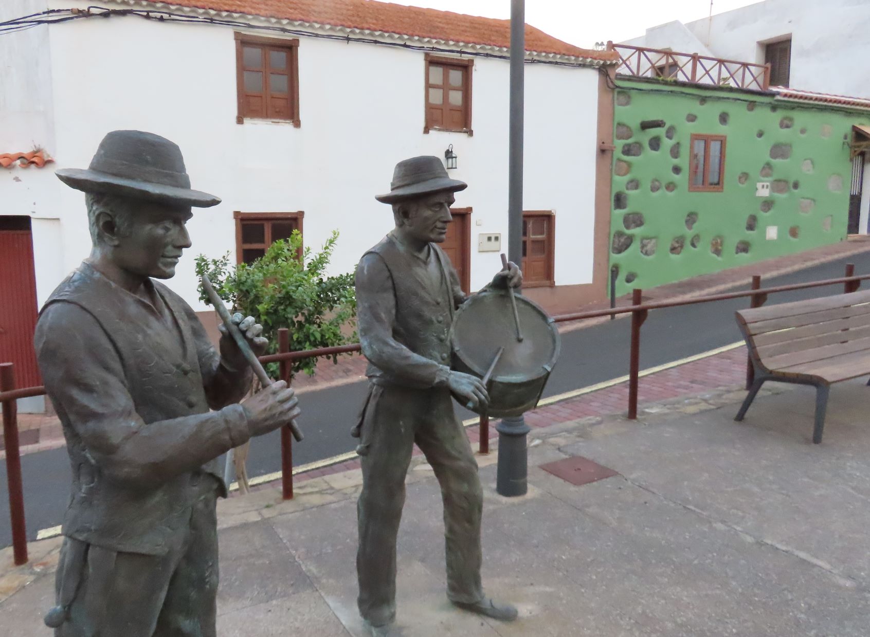 Sculpture paying tribute to the Baile de las Libreas